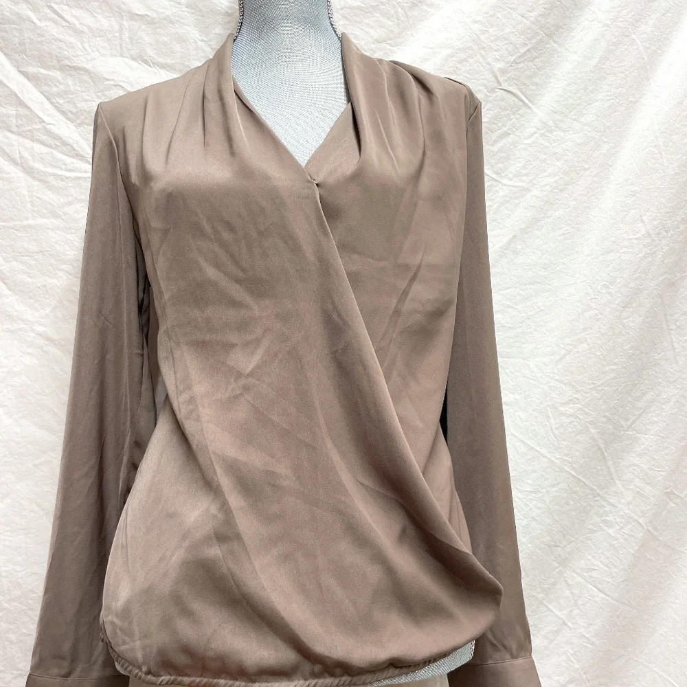 Banana Republic Taupe Blouse – Size Medium